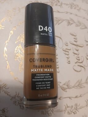 COVERGIRL TruBlend Matte Made Foundation D40 - Deep Tan